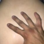 Кыз кошунасы келип душтан голый чыкканын коруп сигип койду